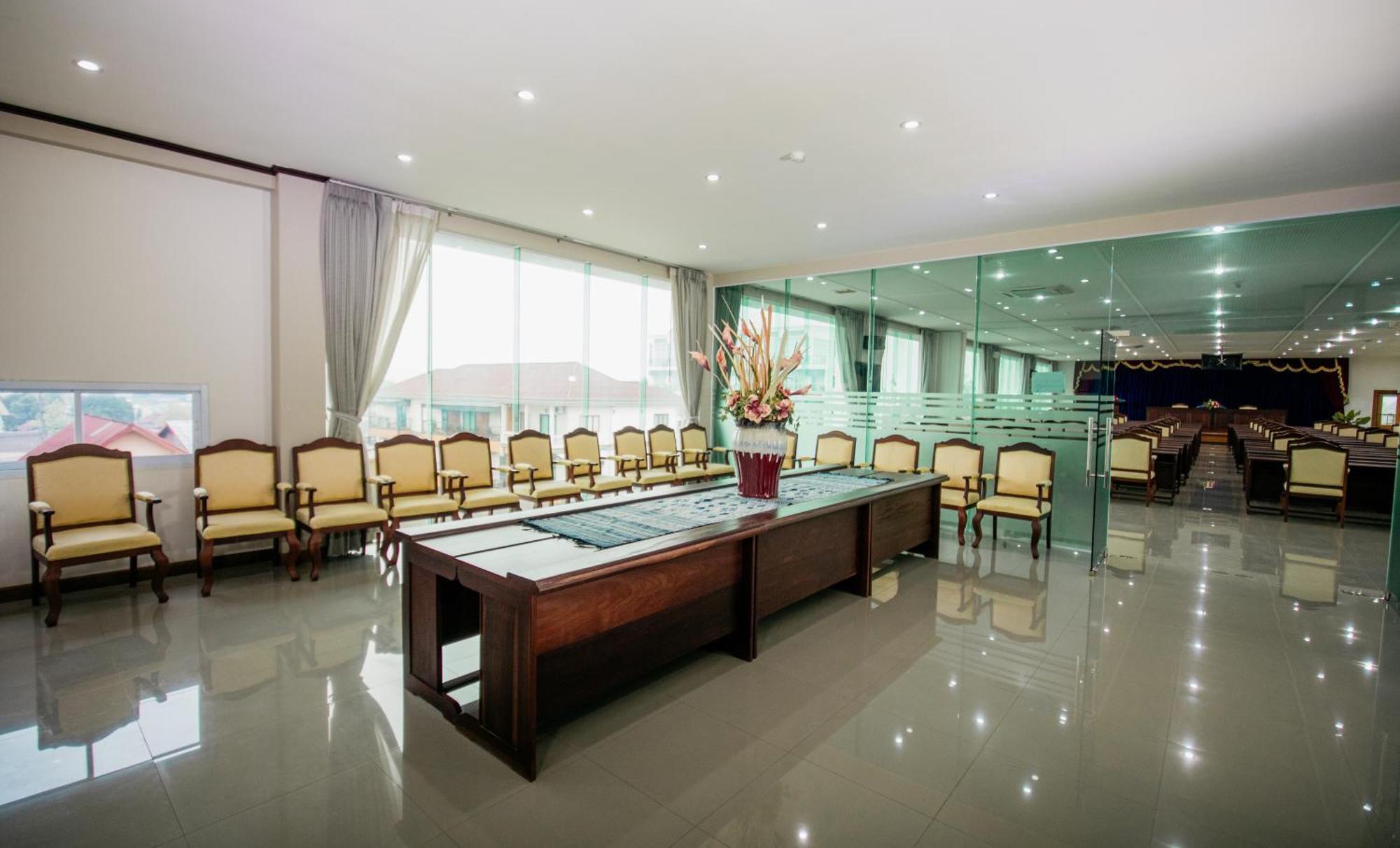 Sisombat Plaza Hotel Ванг-В'єнг Екстер'єр фото